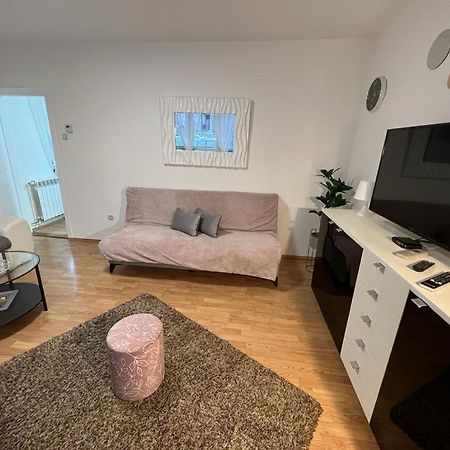 Apartman Lara ซาเกร็บ ภายนอก รูปภาพ
