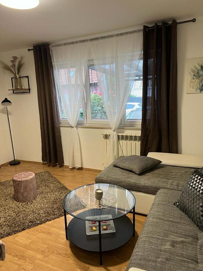Apartman Lara ซาเกร็บ ภายนอก รูปภาพ